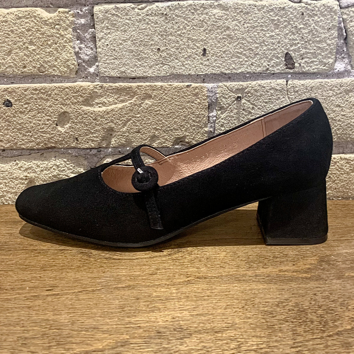 ALL BLACK T Block Pump Black