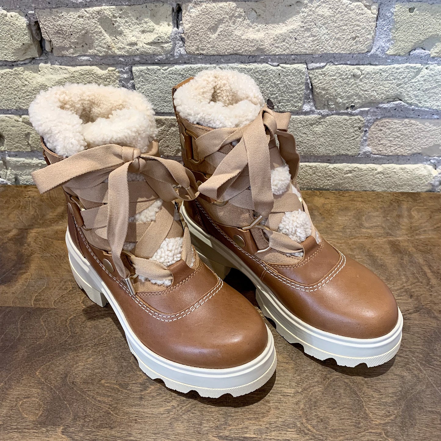 Sorel JOAN FRWD™ COZY BOOT WP Tawny Buff/Honey White