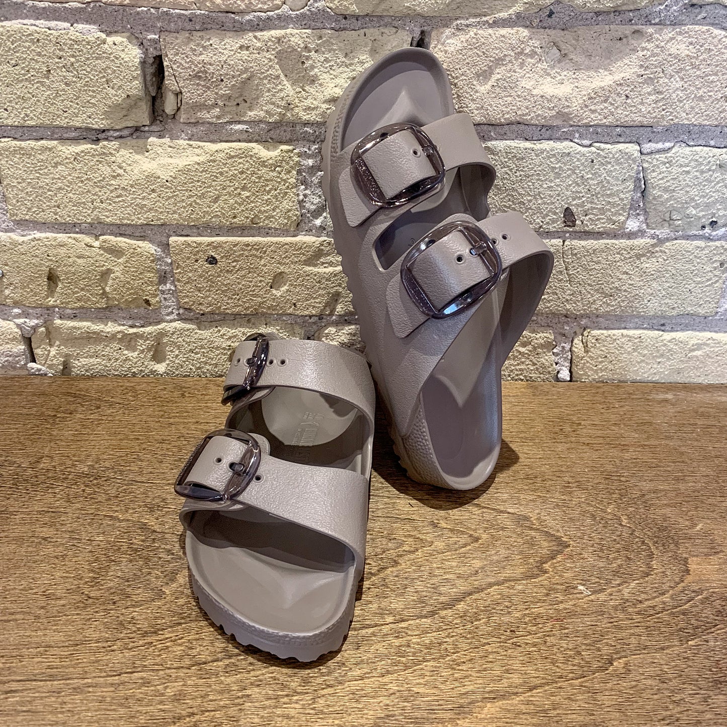 Arizona Big Buckle EVA Grey Taupe - shoostore