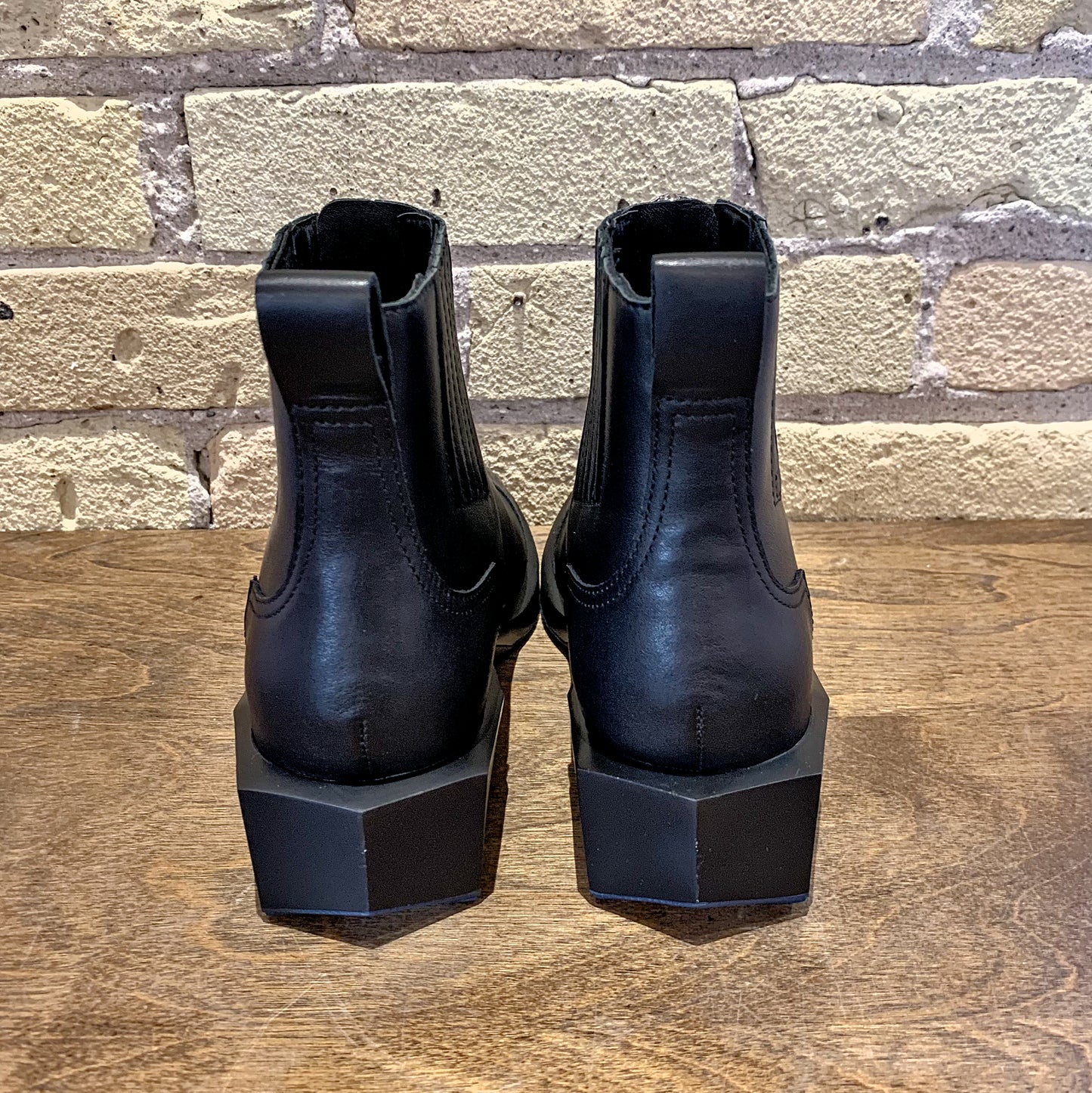 4CCCCEES Forma Zin Black