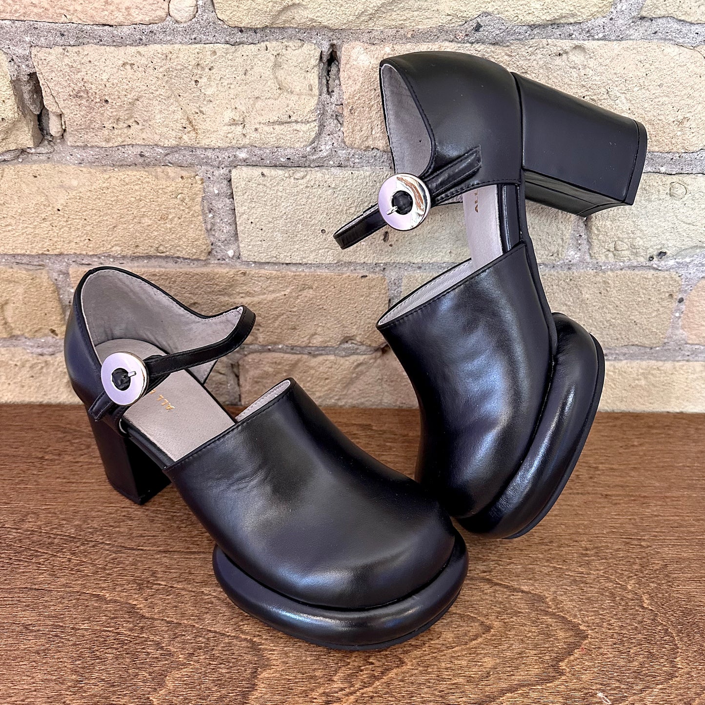 All Black Mod Circle Buckle Jane