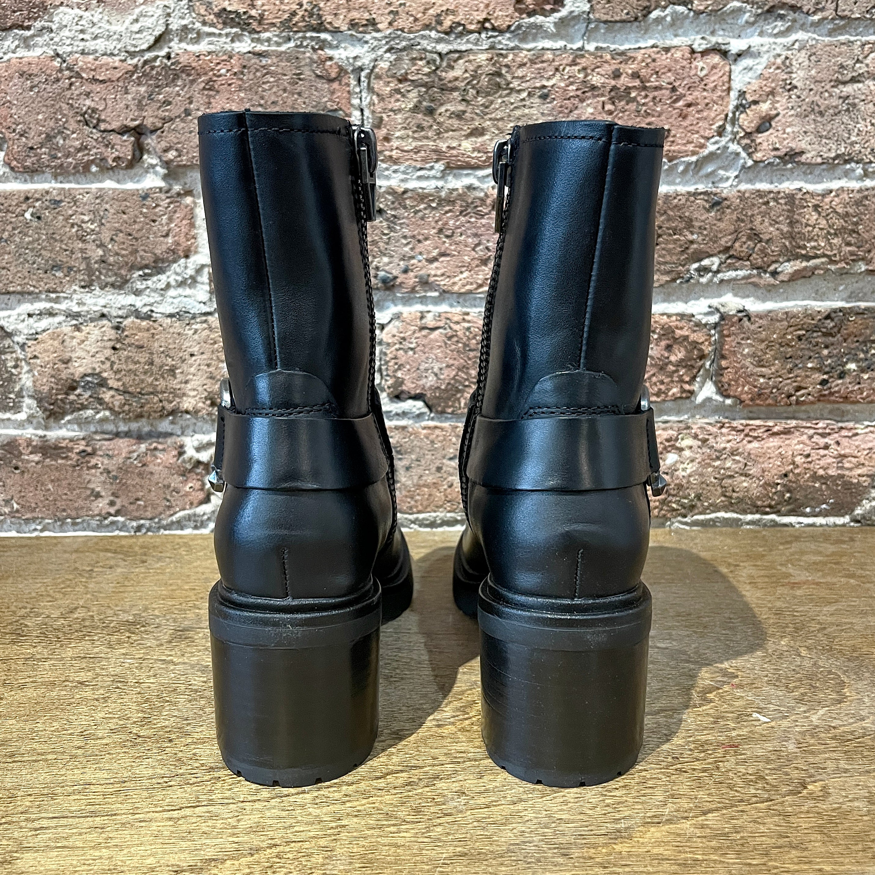 Acne studios cheap iggy boots