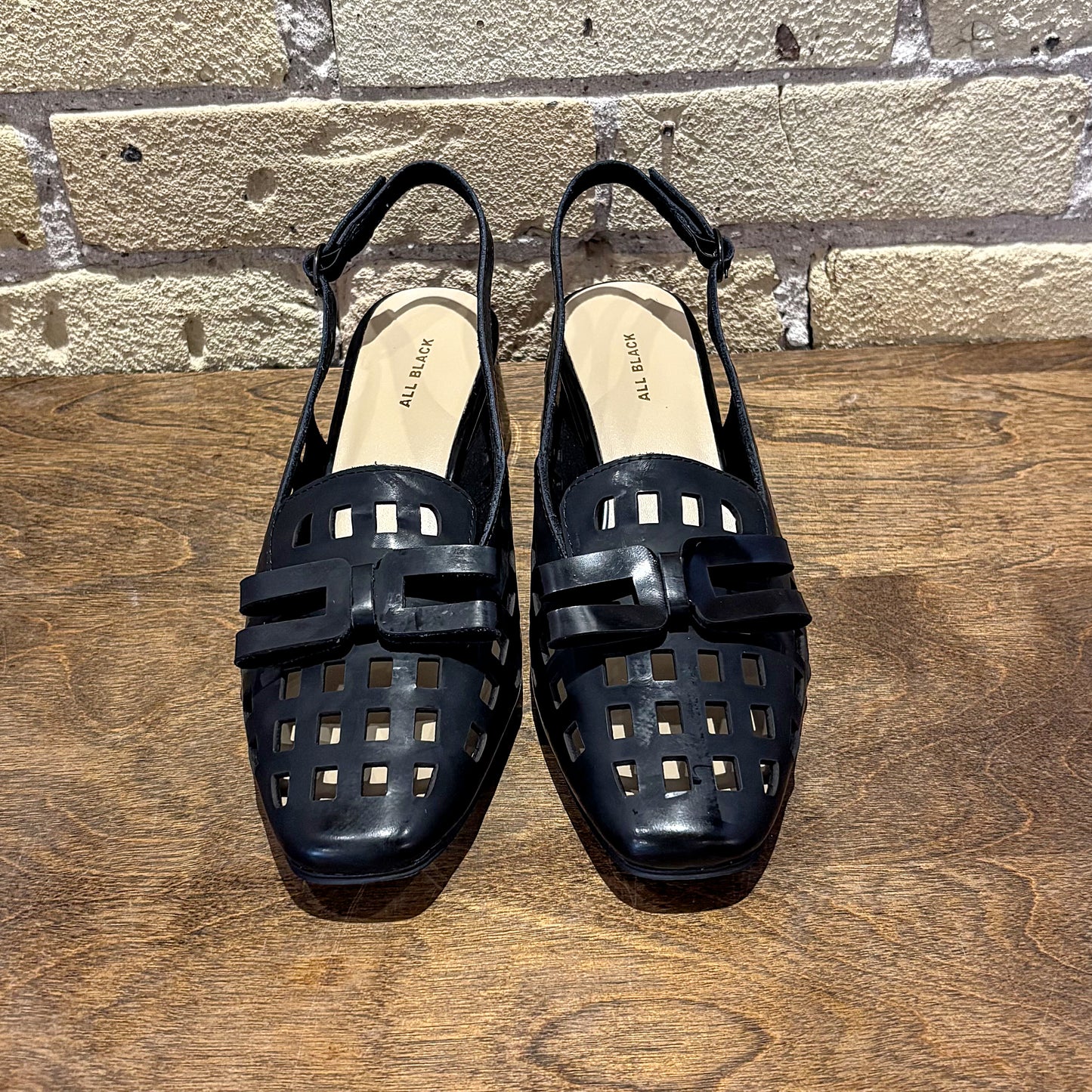 ALL BLACK CC Block Pump Black