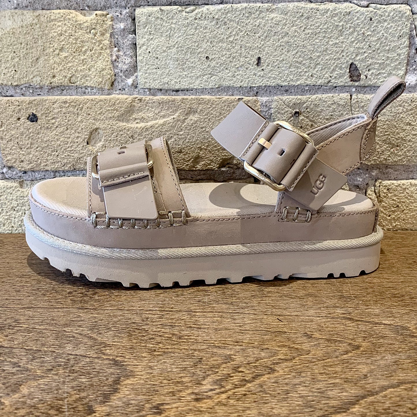 UGG Goldenstar Villa - shoostore