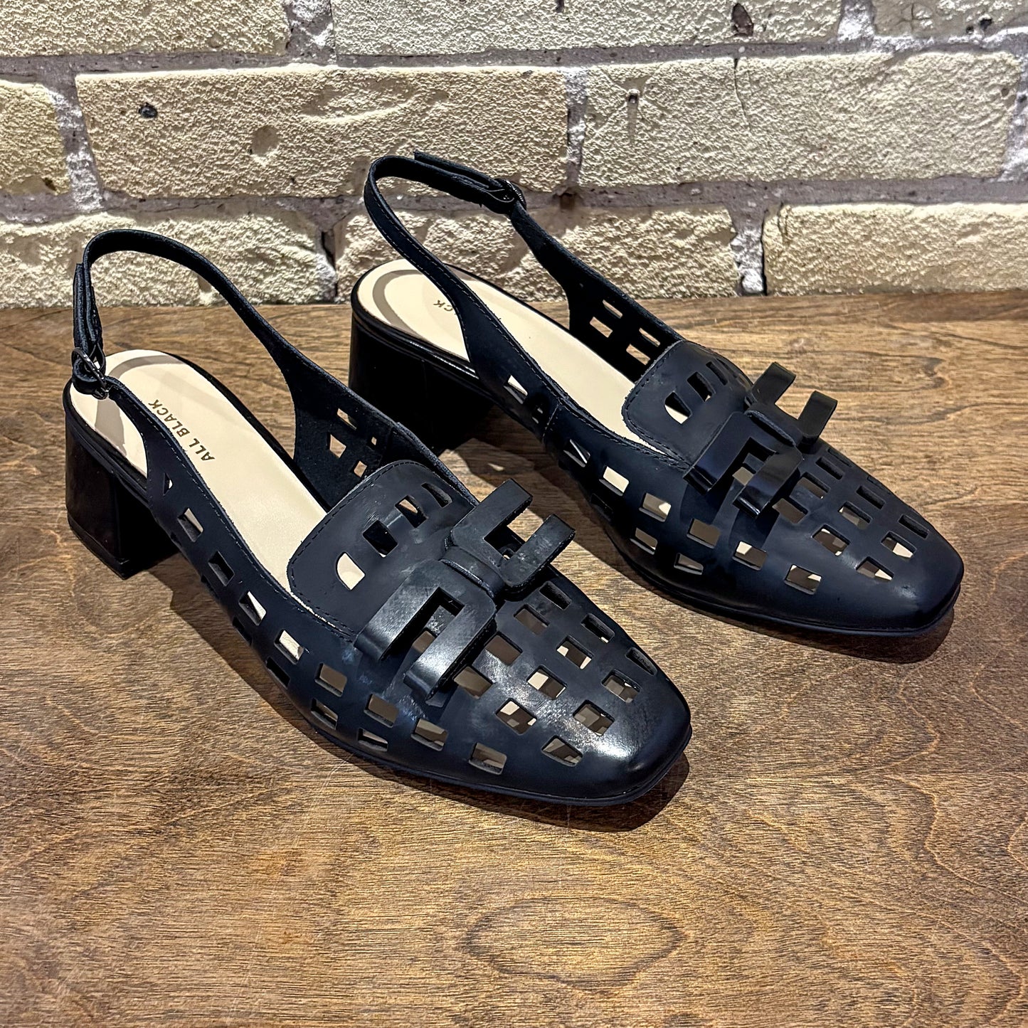 ALL BLACK CC Block Pump Black