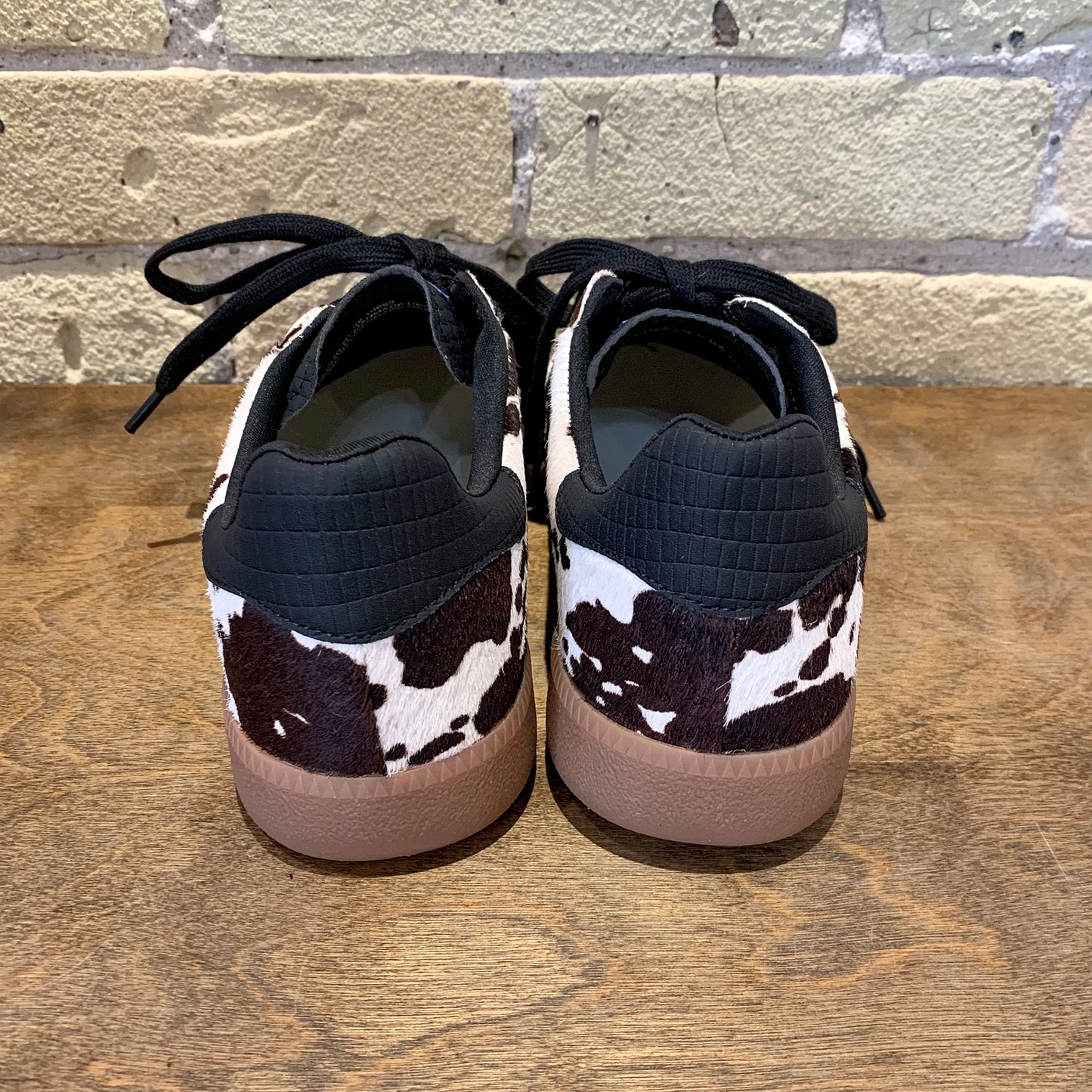 BACK 70 Cloud CL in Cow Black White Black