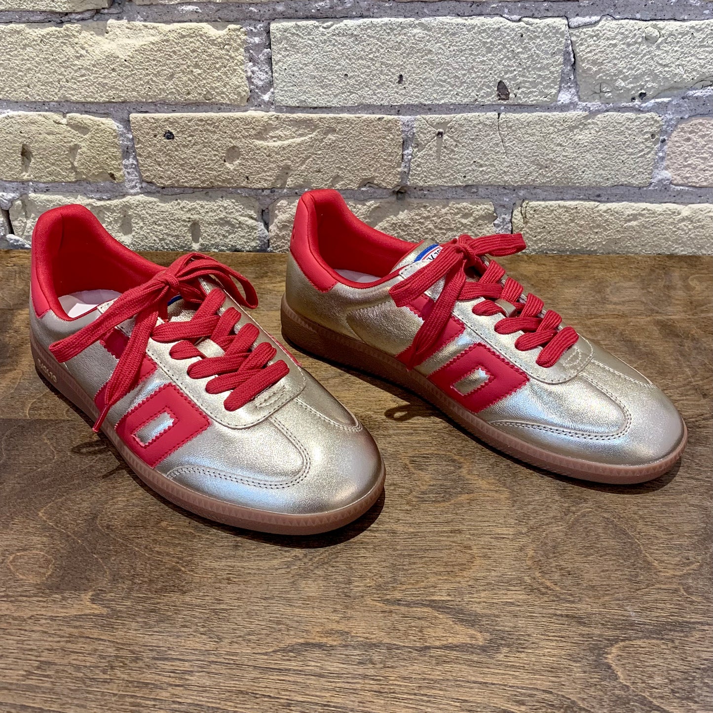 BACK 70 Cloud NM Gold Red