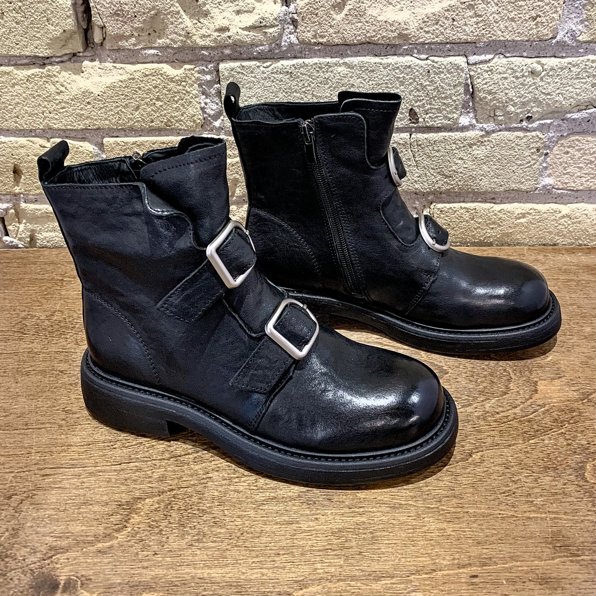 ALL BLACK The Buckle - shoostore