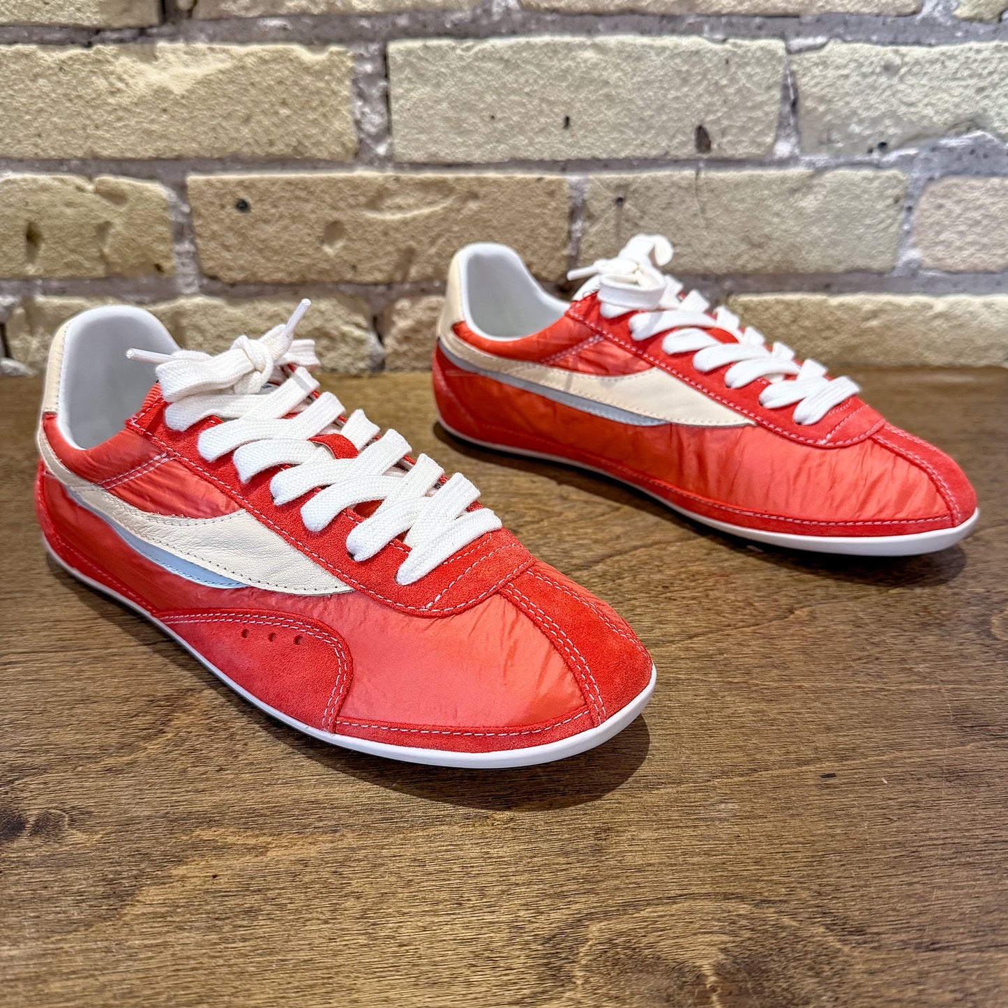 Oncept Temple Grenadine - shoostore