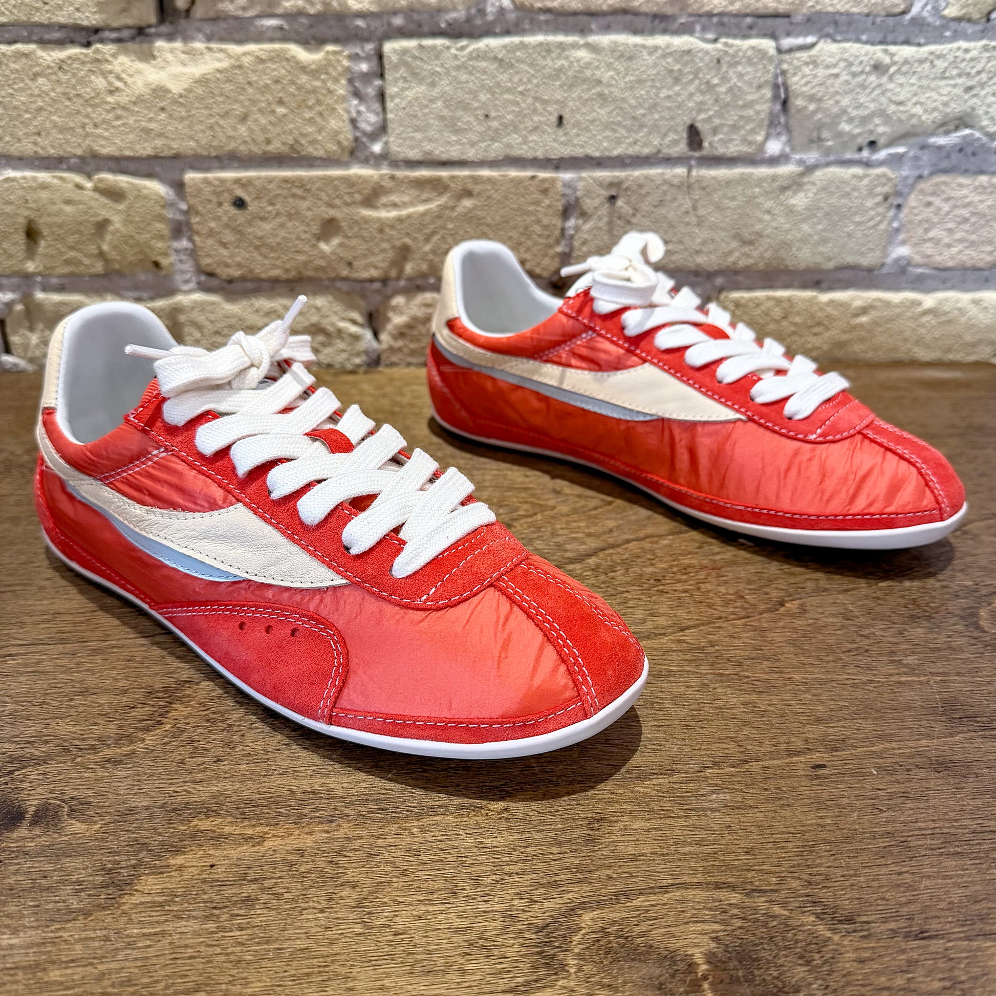 Oncept Temple Grenadine - shoostore