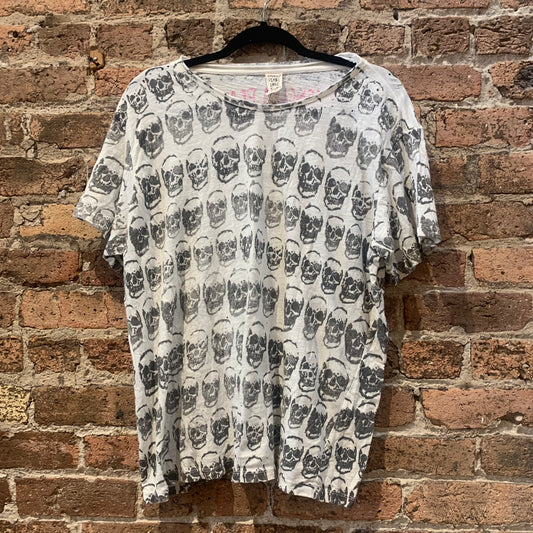 Magnolia Pearl Skulls Tee
