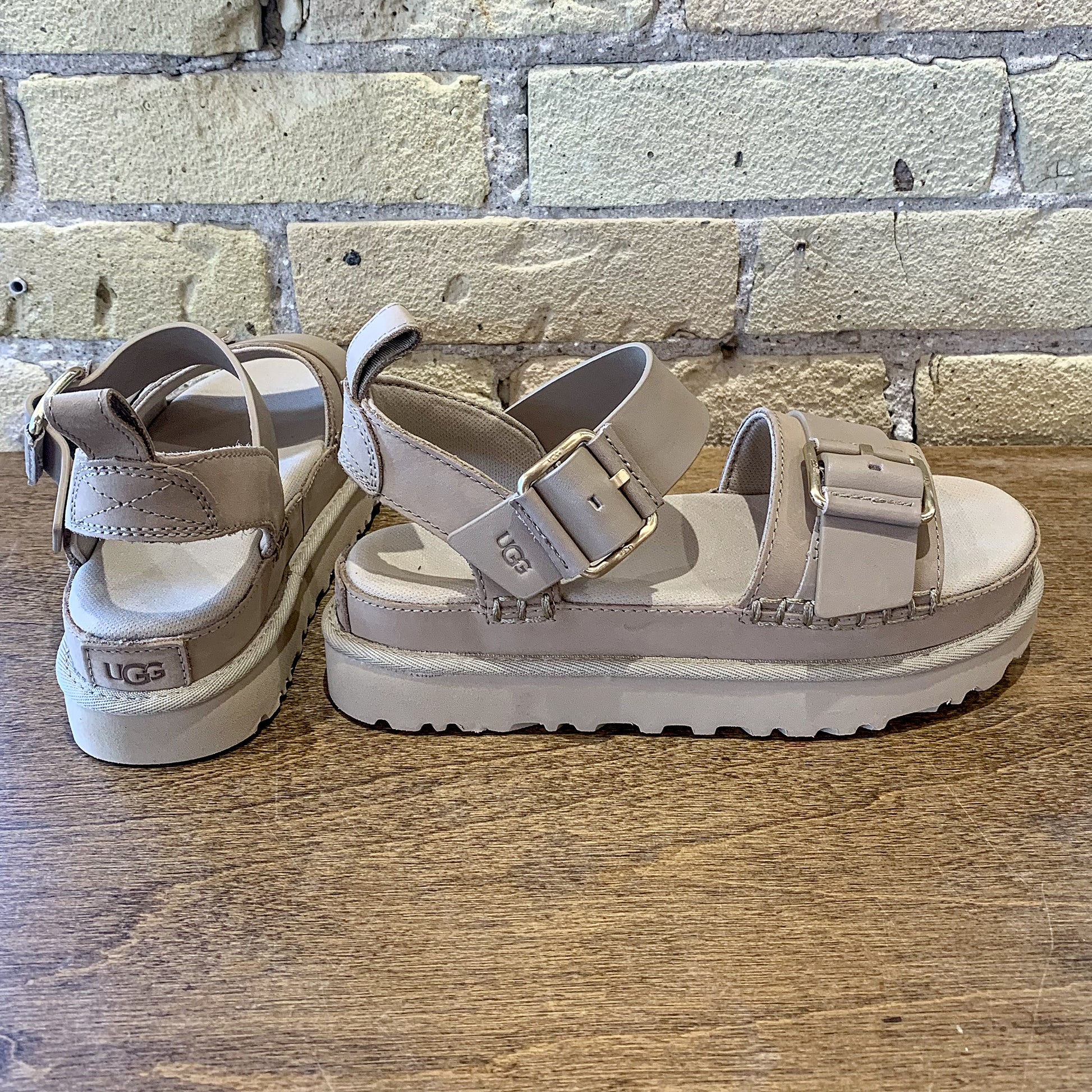 UGG Goldenstar Villa - shoostore