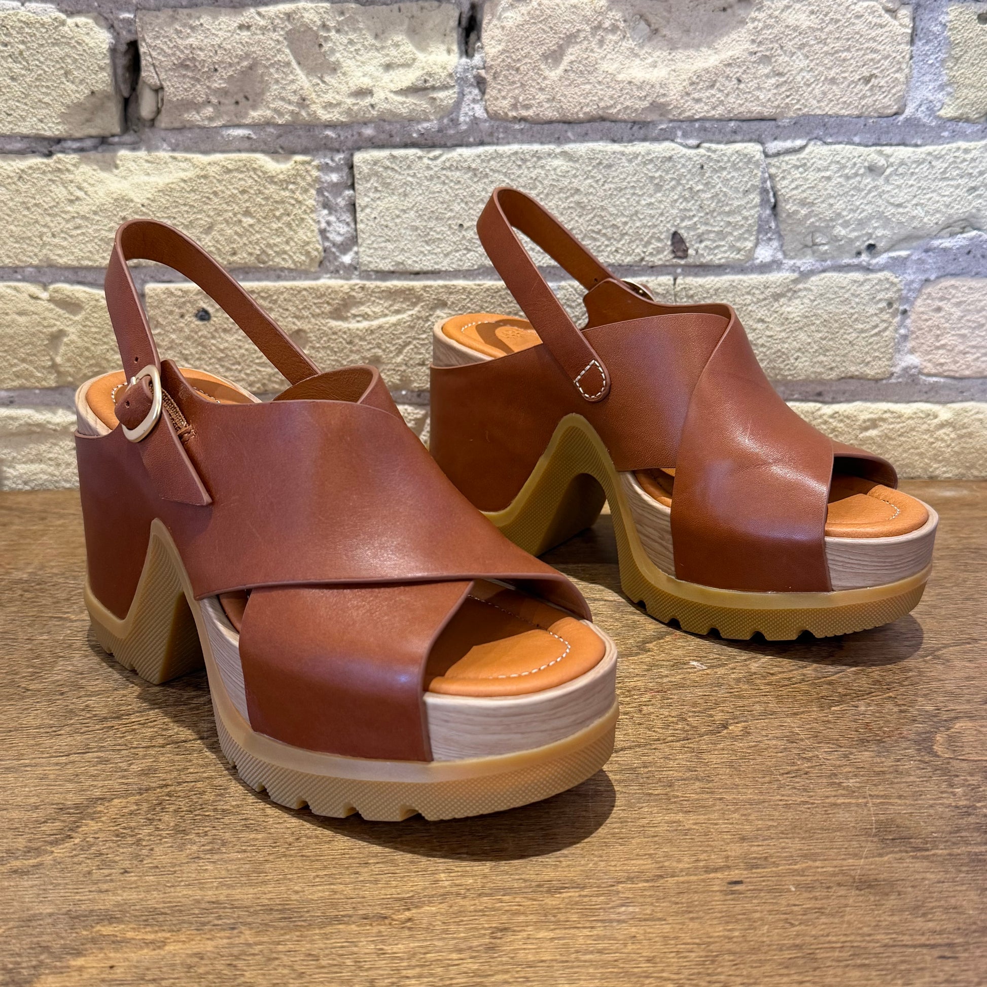 Roam'n™ Rise Heel Sandal Iced Tea/Gum - shoostore