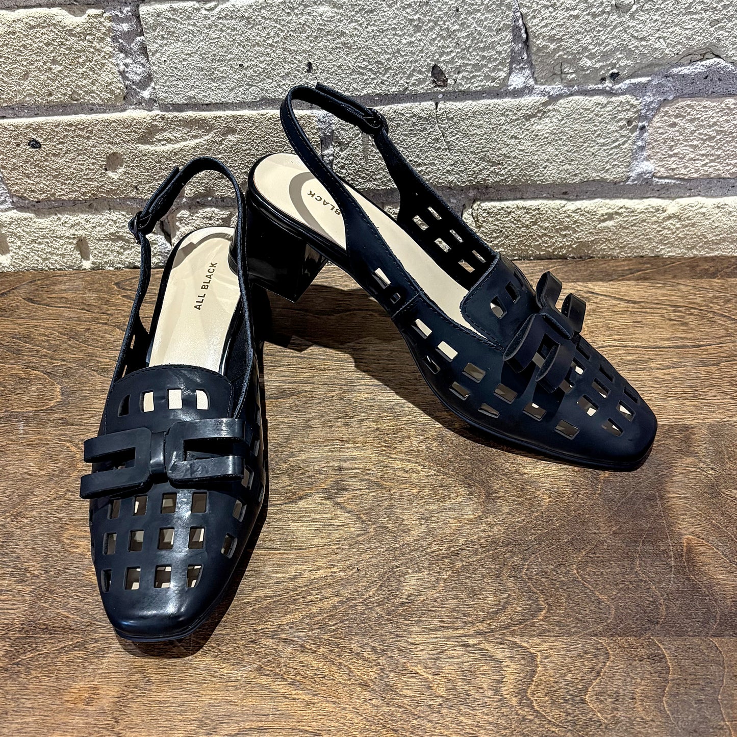 ALL BLACK CC Block Pump Black