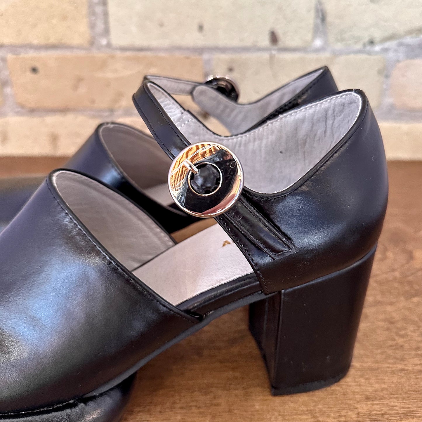 All Black Mod Circle Buckle Jane