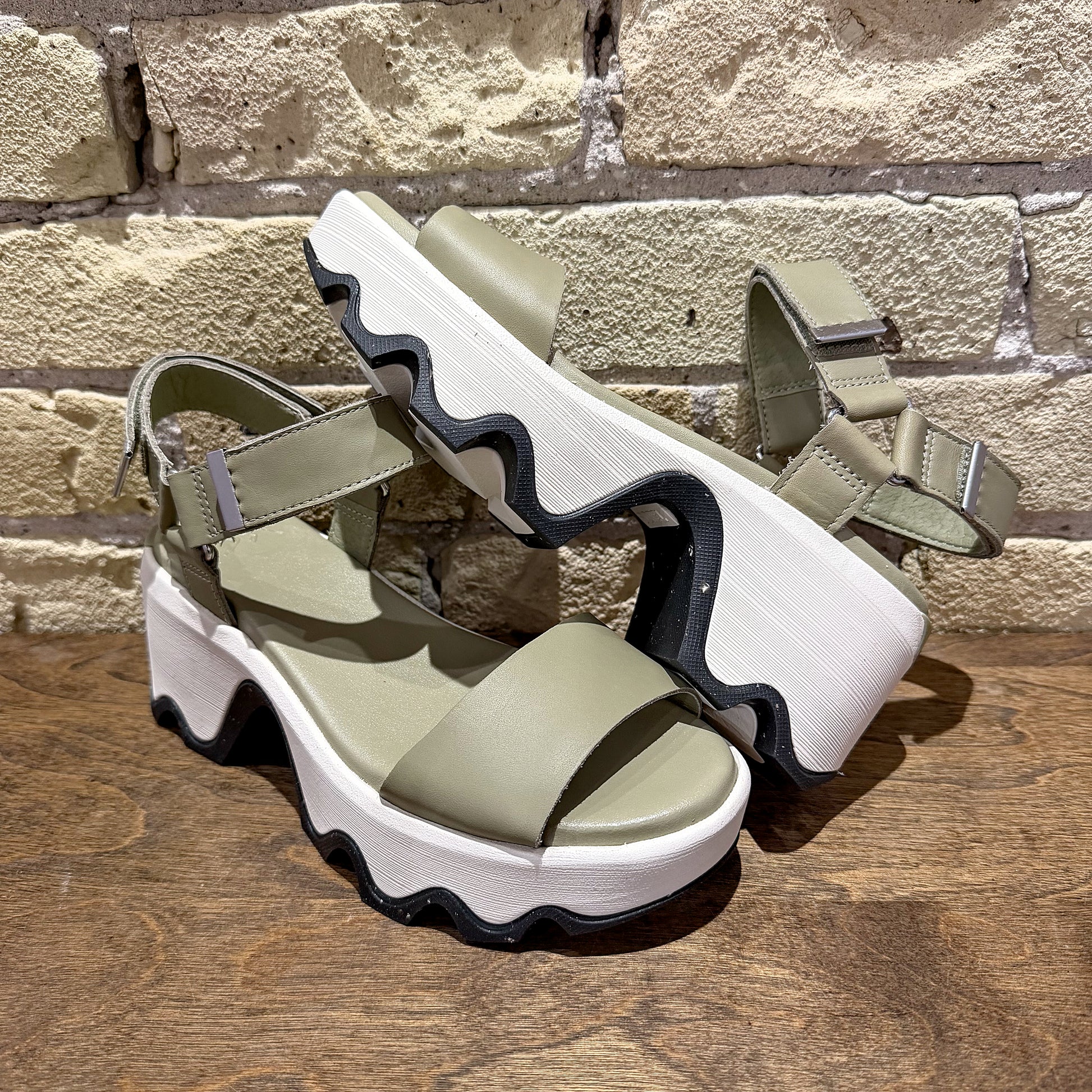 Sorel Kinetic™ Aura Y-Strap Sandal - shoostore