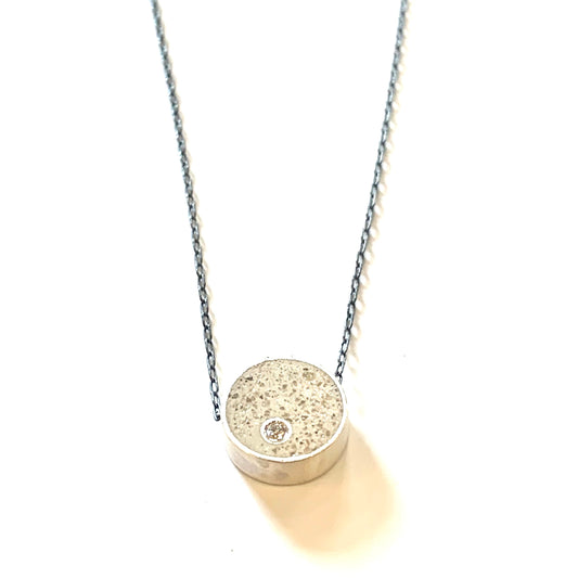 Effortless Circle Pendant With Diamond