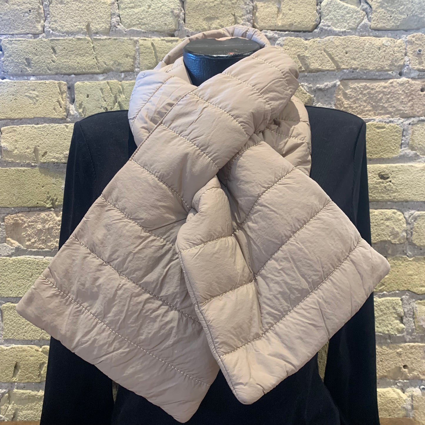 Puffer Keyhole Scarf Beige