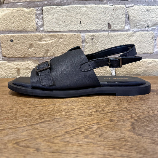 ALL BLACK Low Belt Sandal