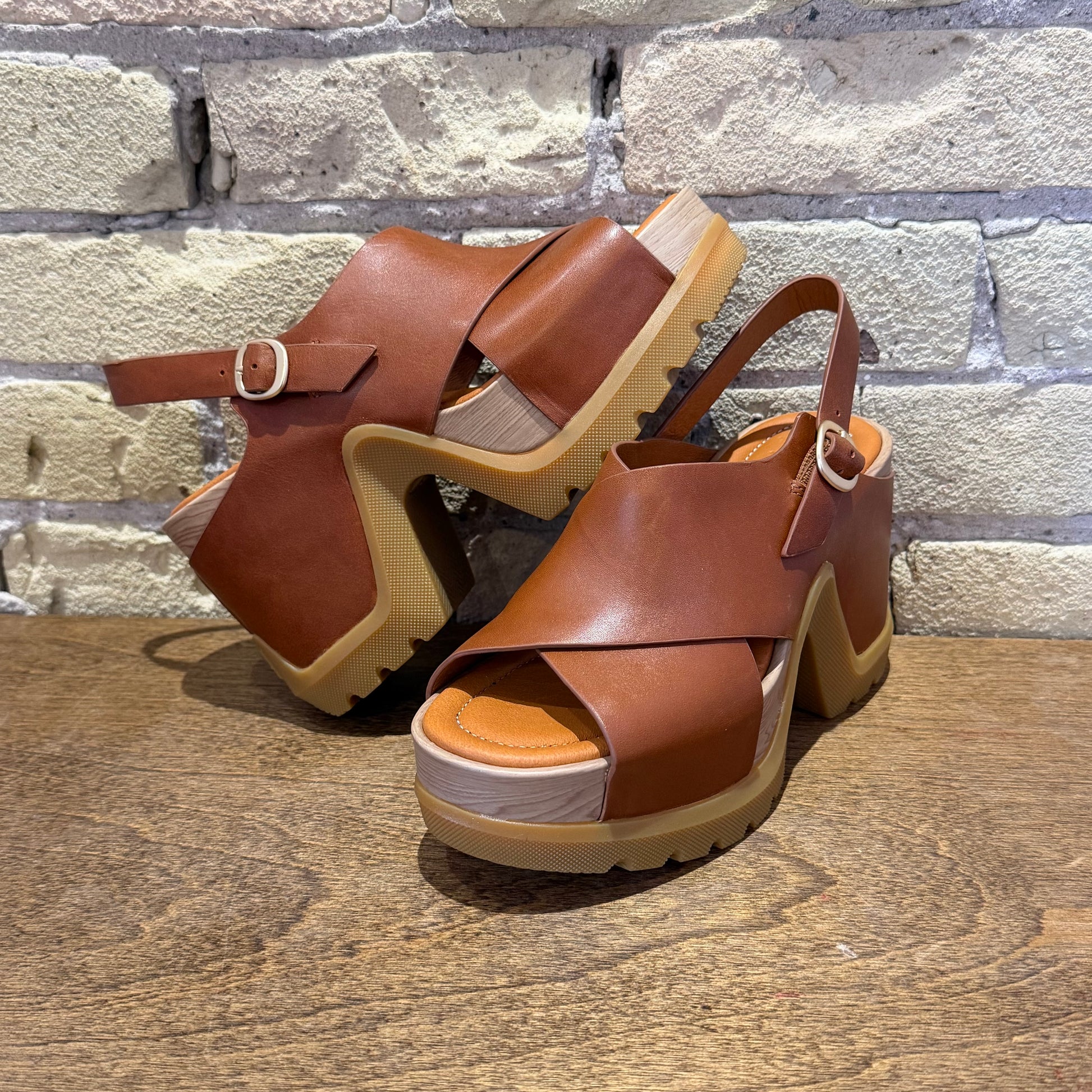 Roam'n™ Rise Heel Sandal Iced Tea/Gum - shoostore
