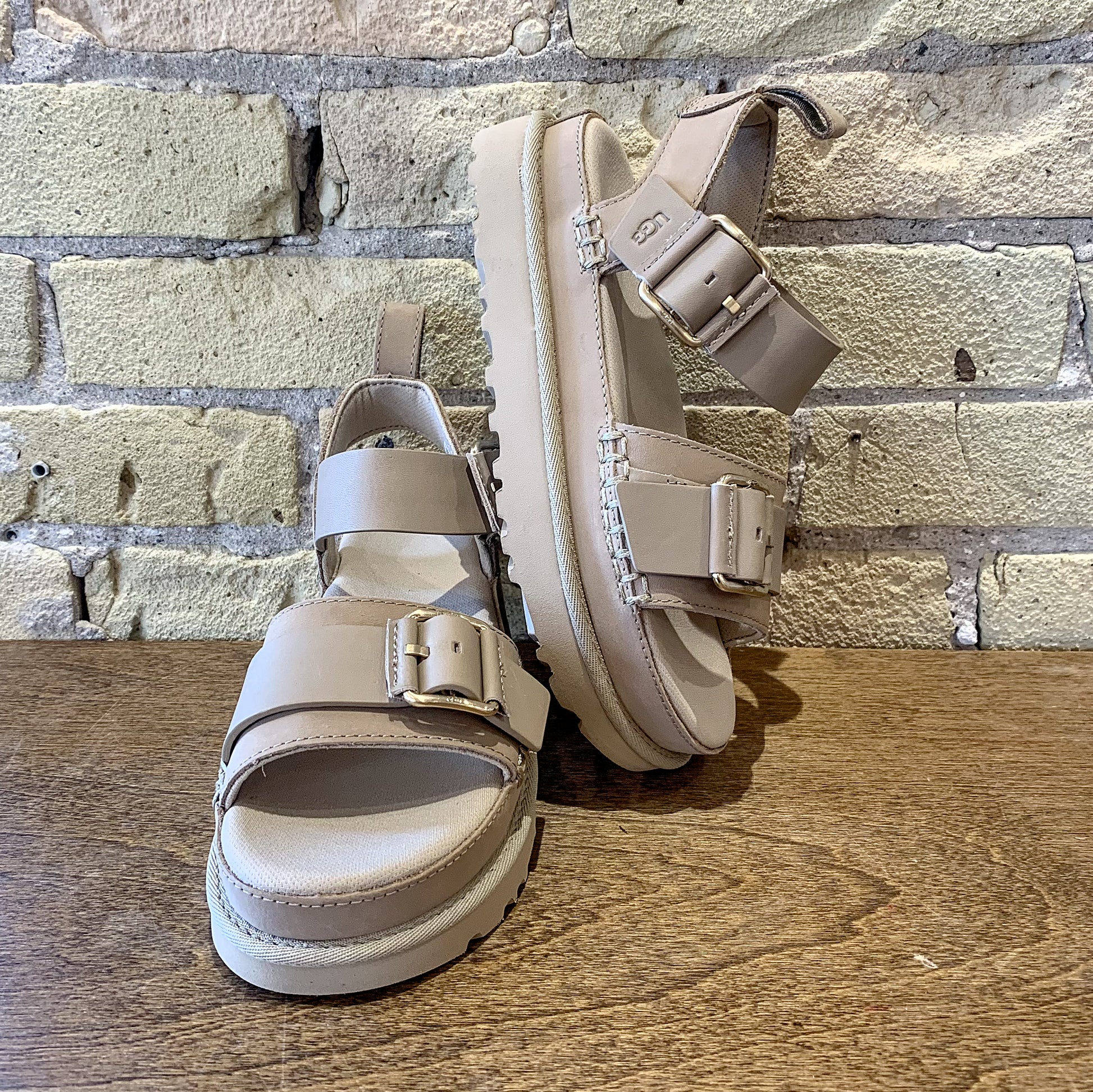 UGG Goldenstar Villa - shoostore