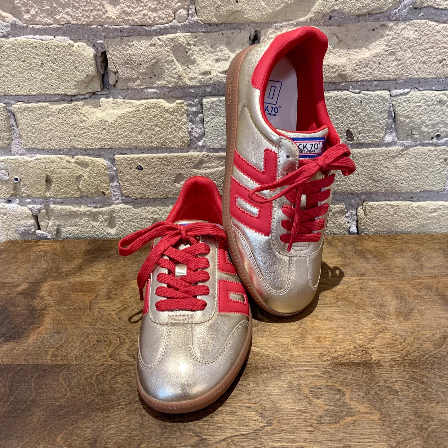 BACK 70 Cloud NM Gold Red