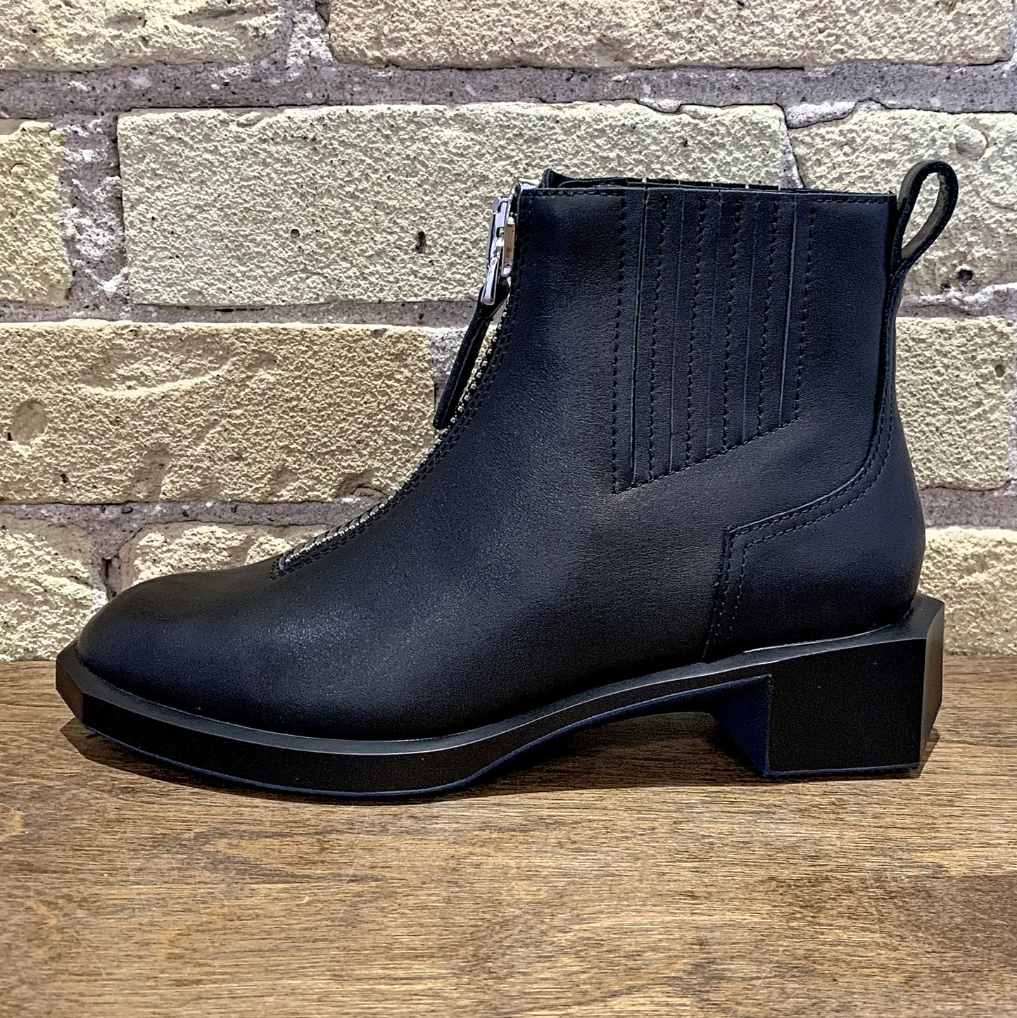 4CCCCEES Forma Zin Black