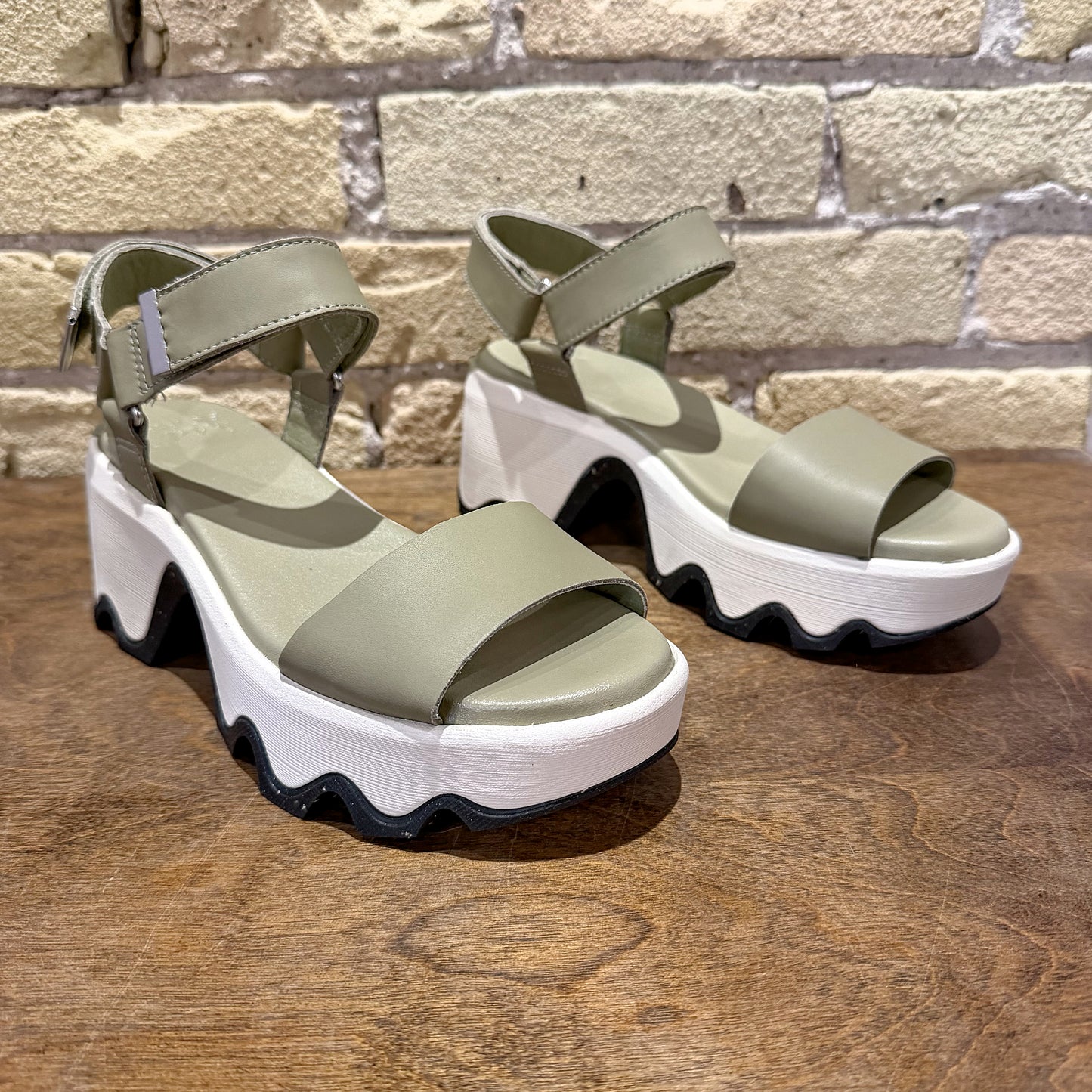Sorel Kinetic™ Aura Y-Strap Sandal - shoostore