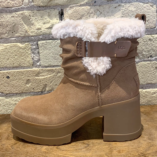 UGG Women's Moxy Chelsea Boot Shearling