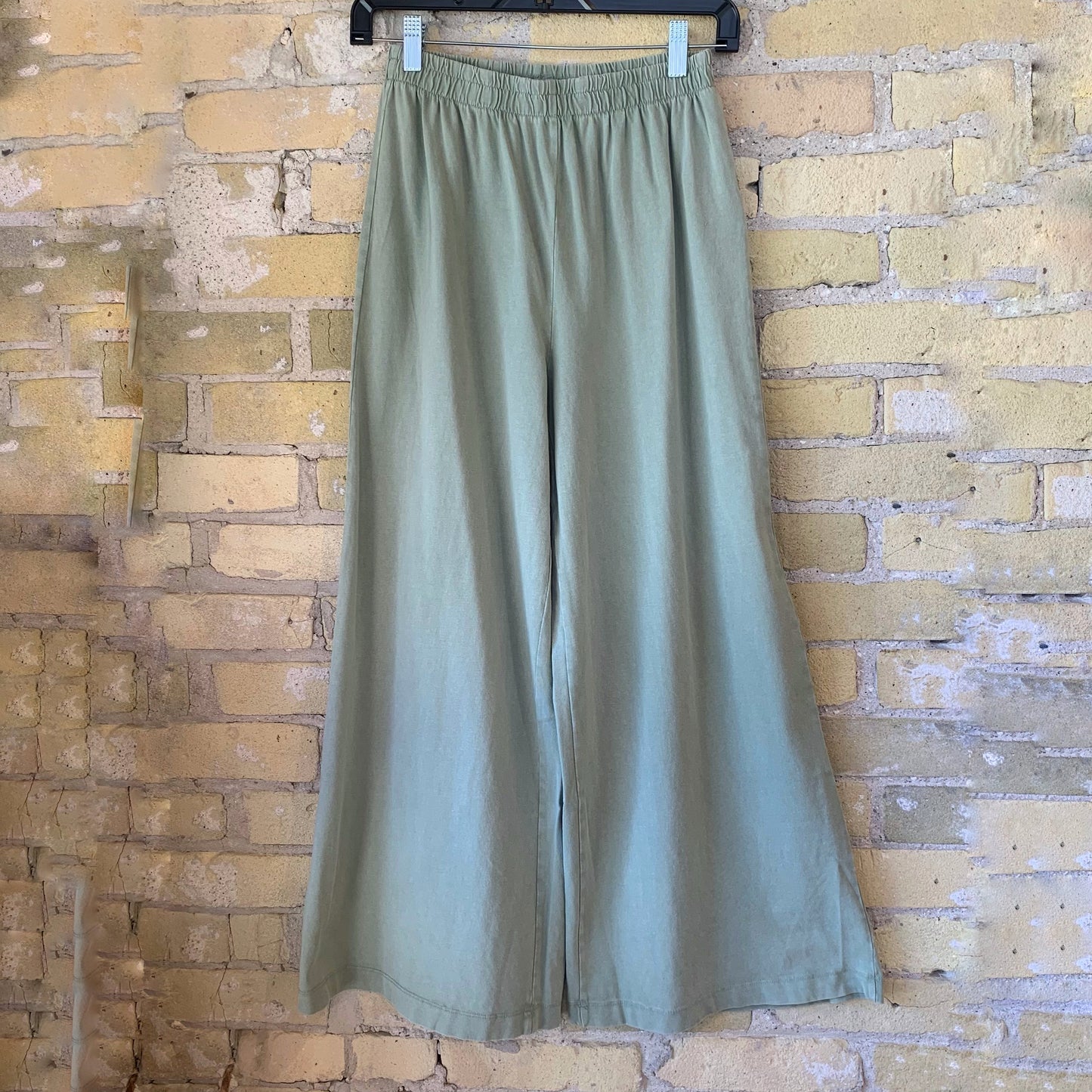 Z Supply Scout Jersey Crop Flair Pant Avocado - shoostore
