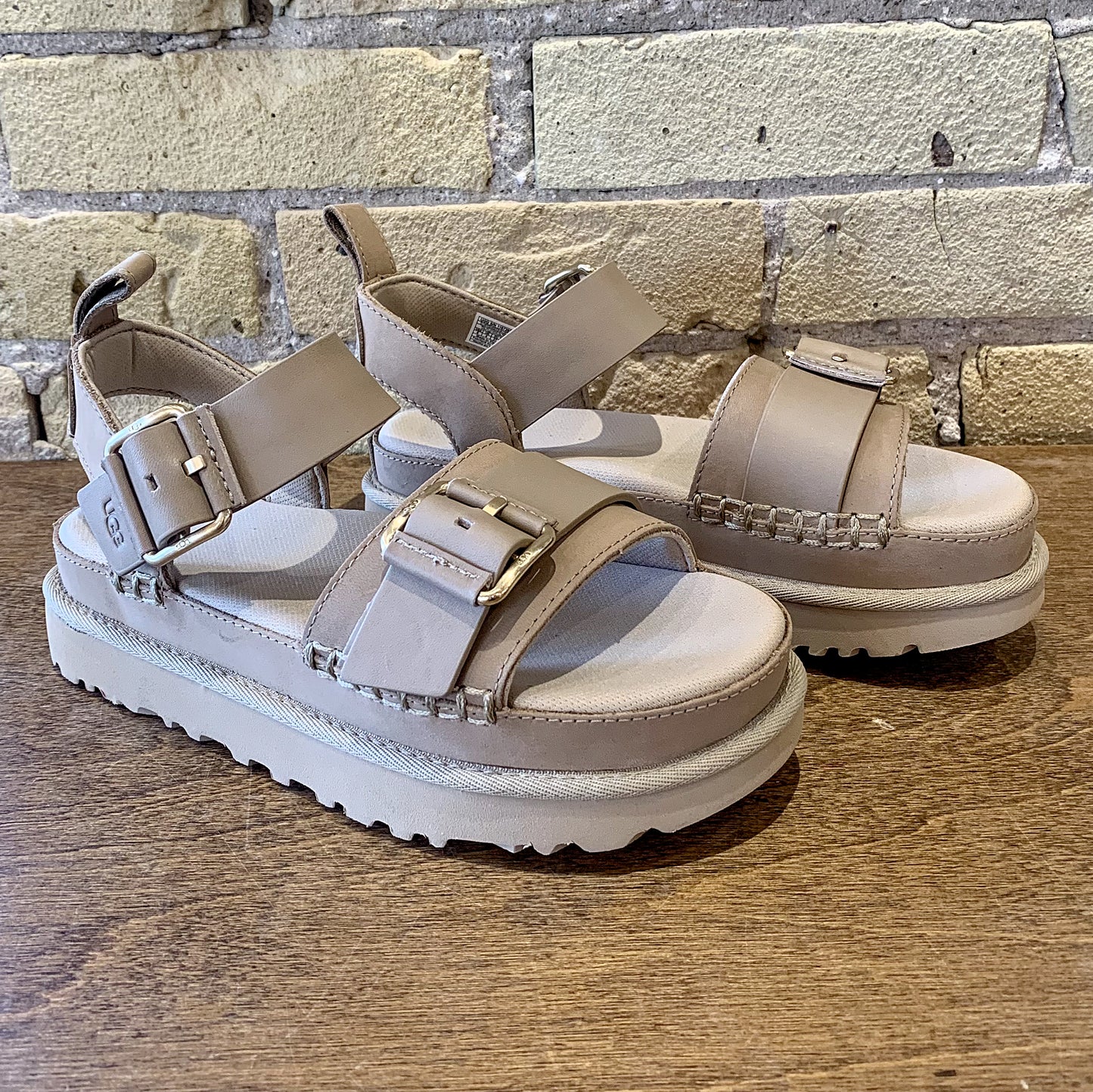 UGG Goldenstar Villa - shoostore