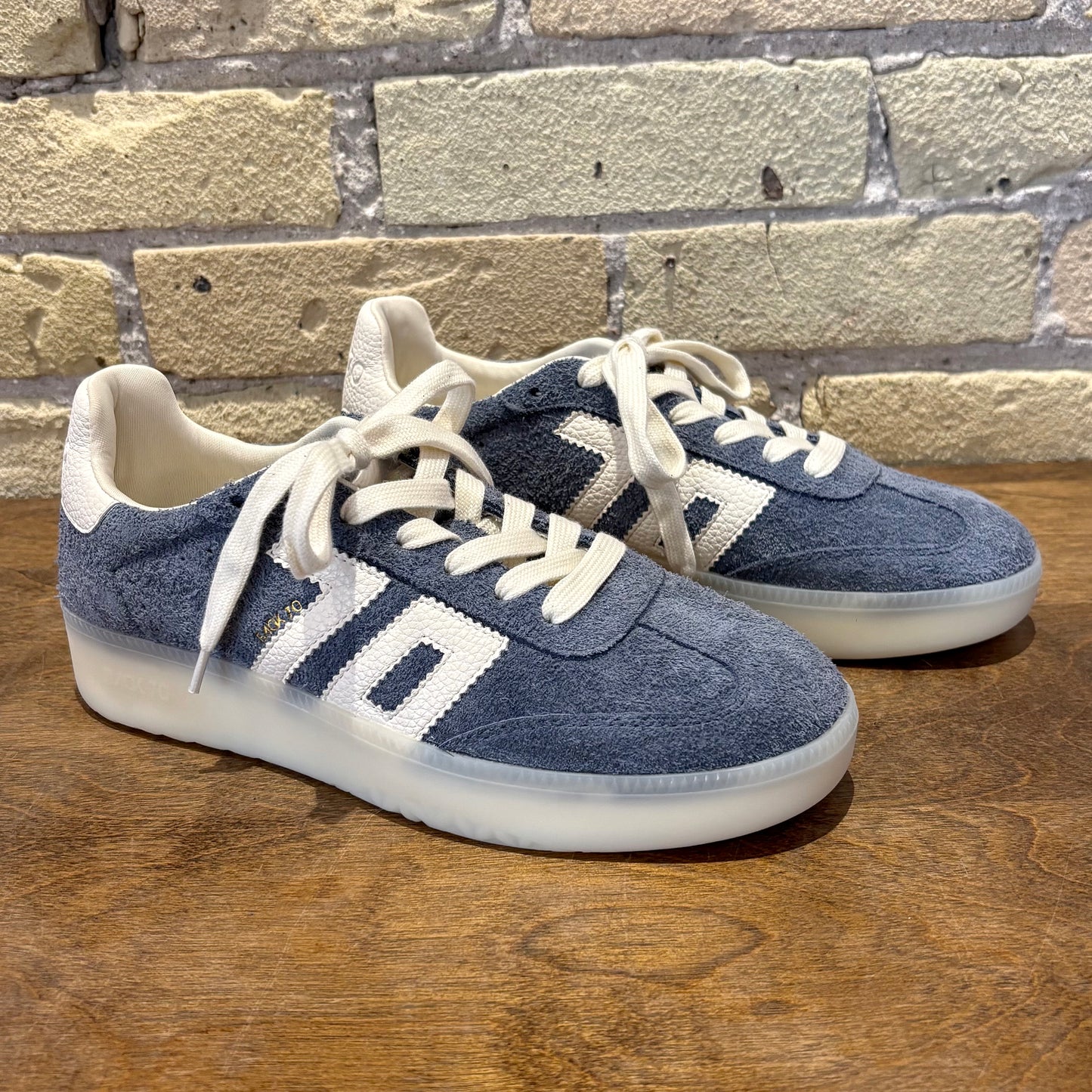 BACK 70 Boston LS Blue Milk