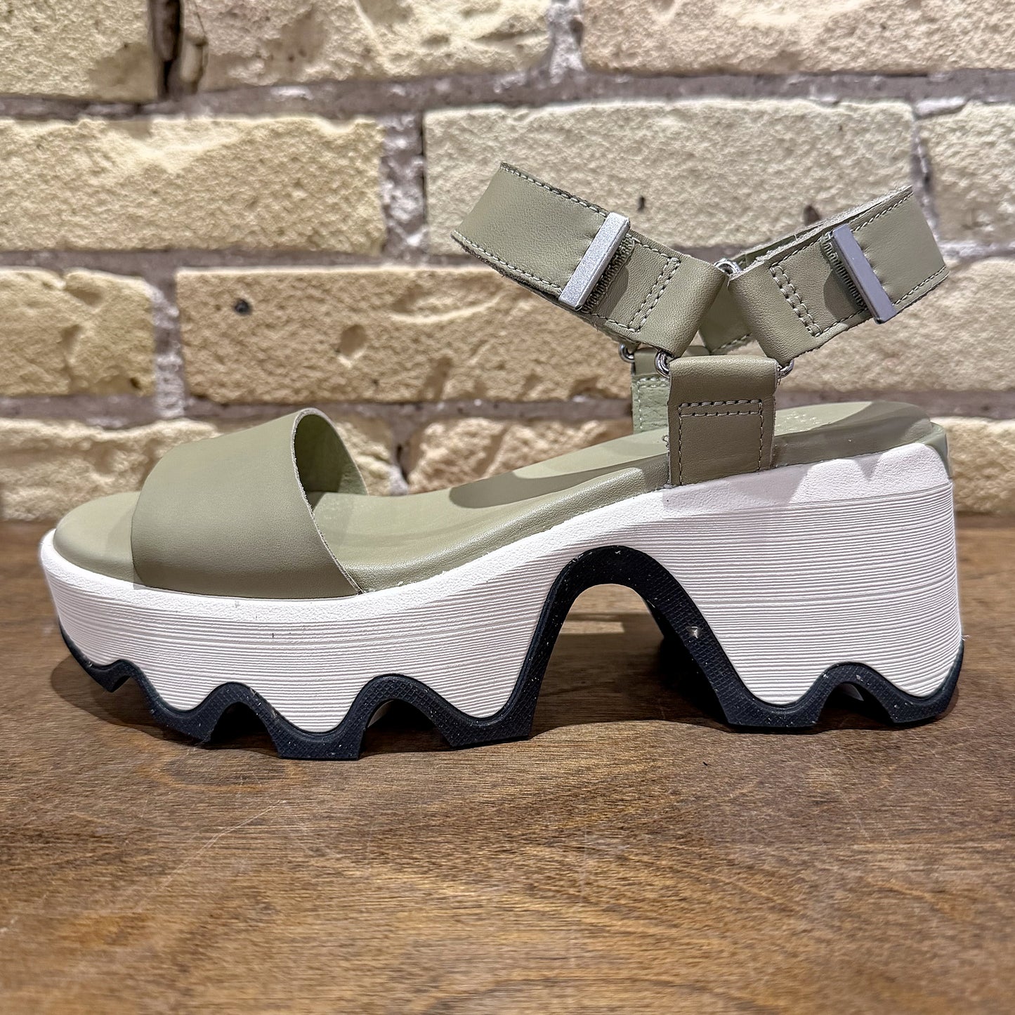 Sorel Kinetic™ Aura Y-Strap Sandal - shoostore