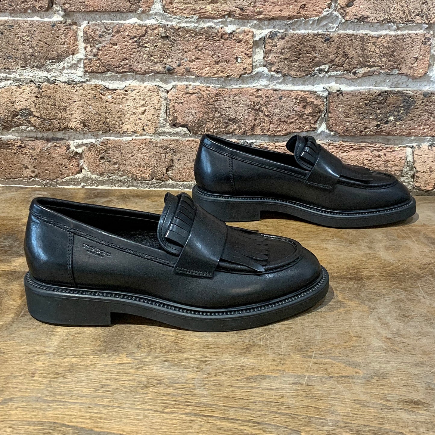 Vagabond Alex Kiltie Loafer Black Leather - shoostore