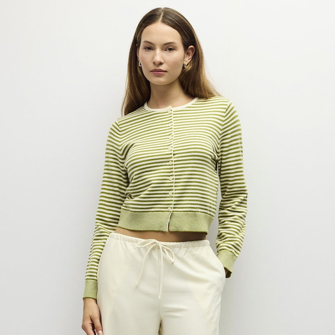 The Montana Cardigan Moss/Ivory