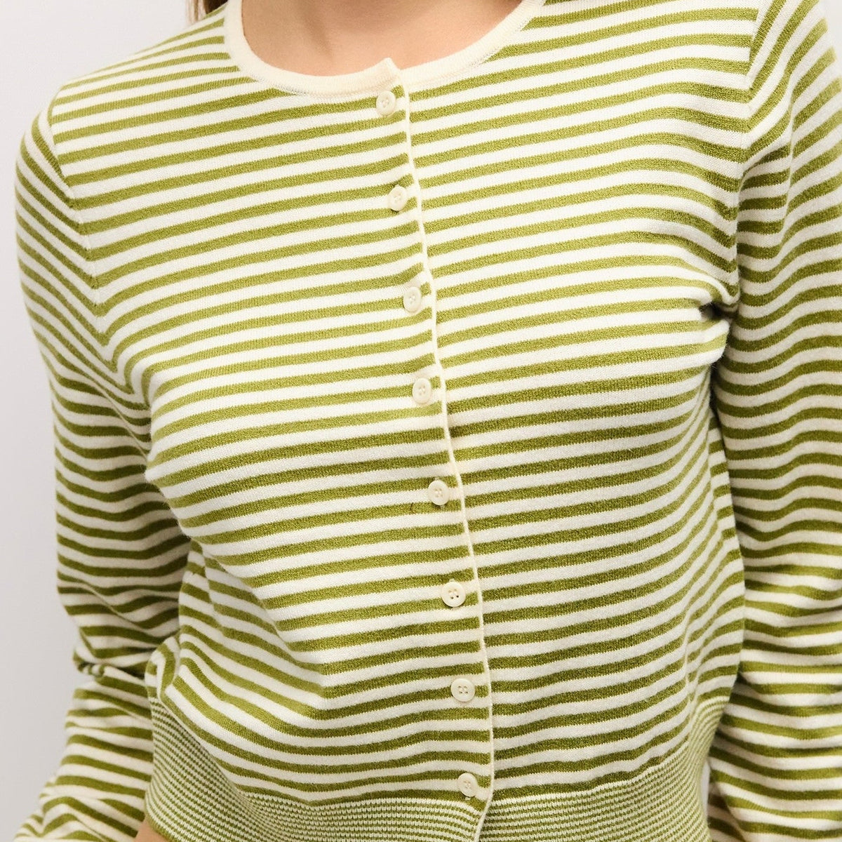 The Montana Cardigan Moss/Ivory
