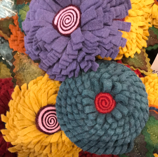 Joyce Czernicki Mum Felt Flower Pin - shoostore