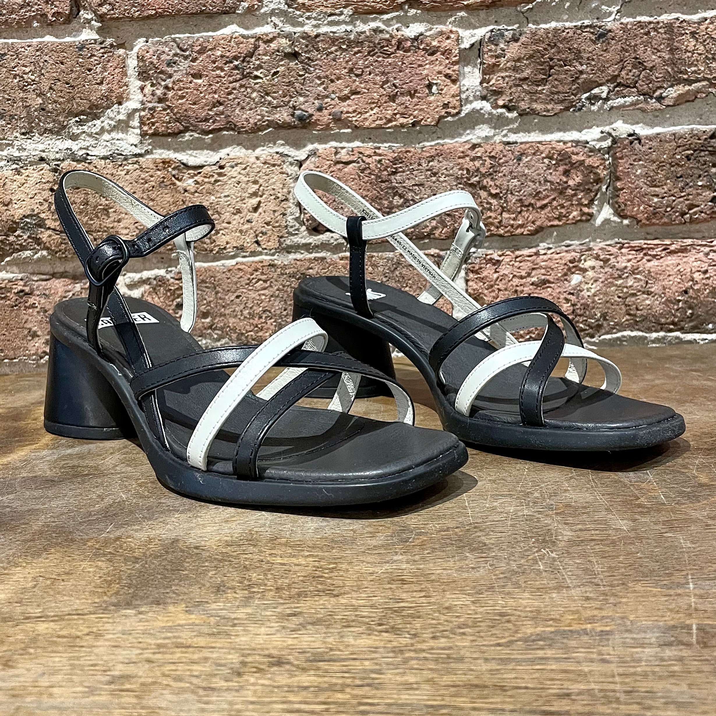 Camper K201504-003 Twins Sandal Black/White