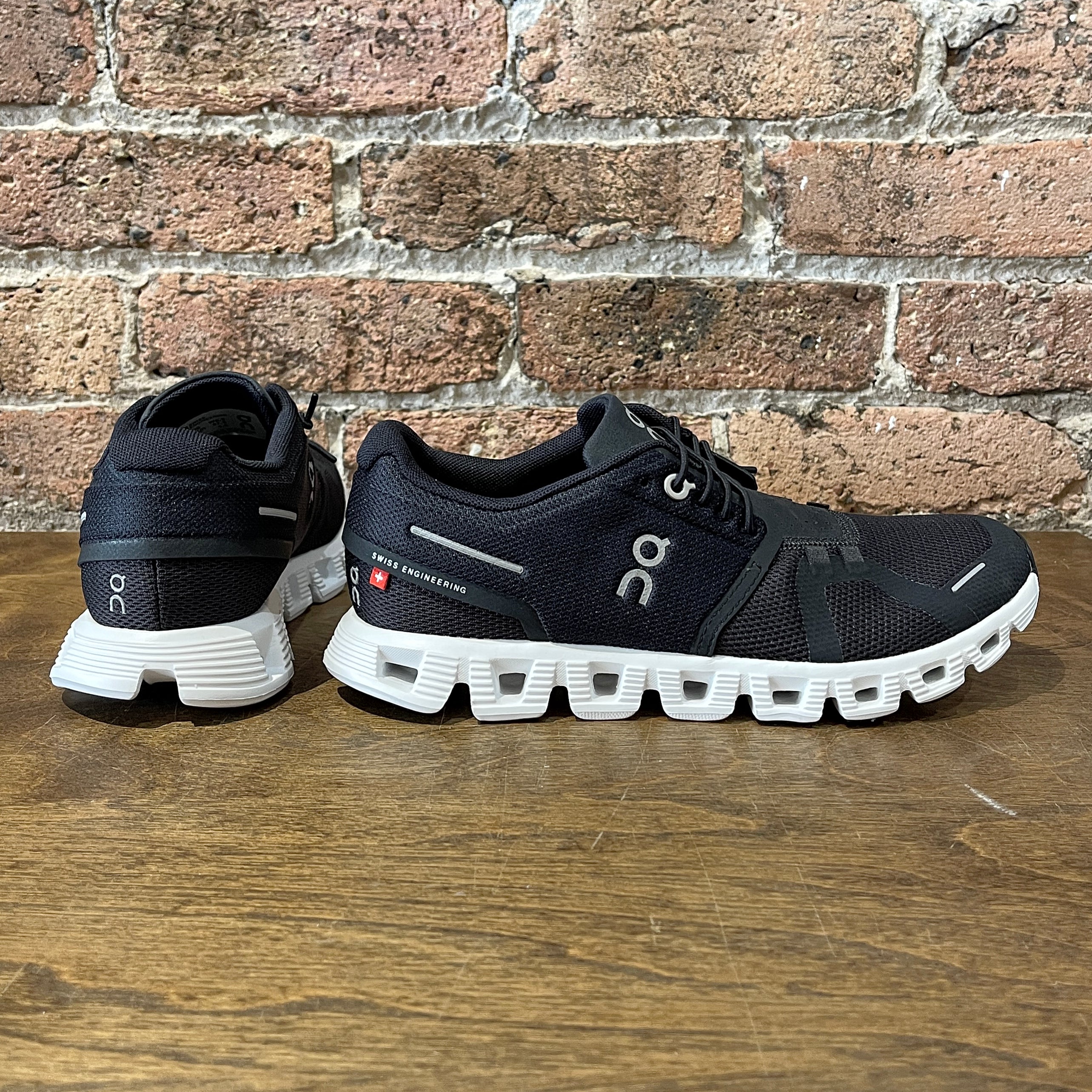 Cloud 5 sneakers in black - On